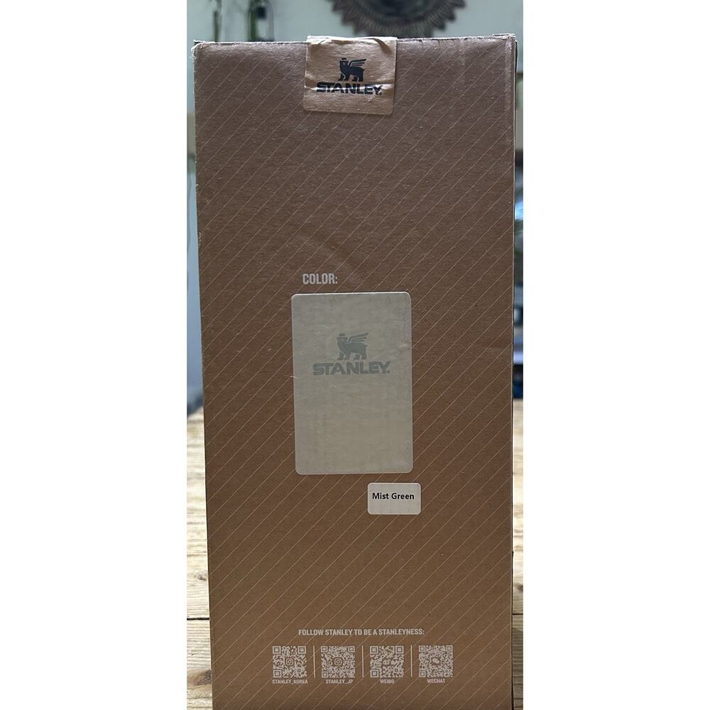 Stanley Mist Green 40oz Cup - Picture 3 of 4
